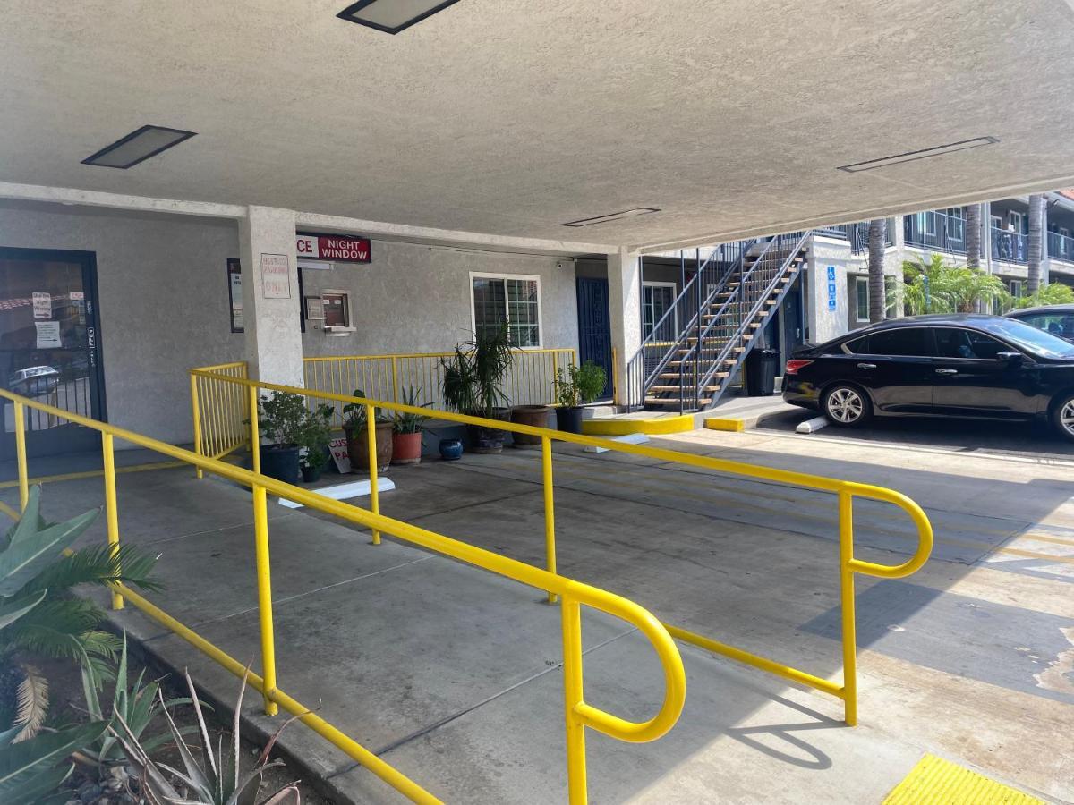 Welcome Inn Corona Exterior photo