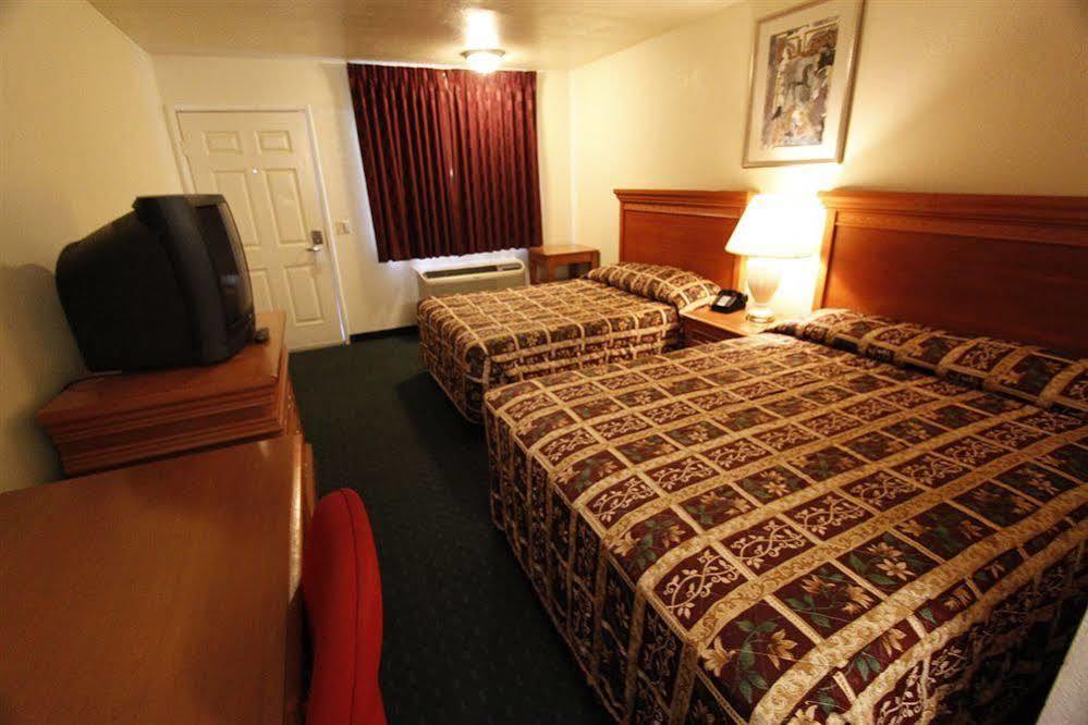 Welcome Inn Corona Exterior photo